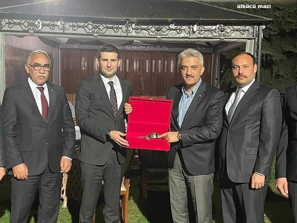 ÜLKÜ OCAKLARI GENEL BAŞKANIMIZ AHMET YİĞİT YILDIRIM ERZİNCAN VALİSİ MEHMET MAKAS’I ZİYARET ETTİ.