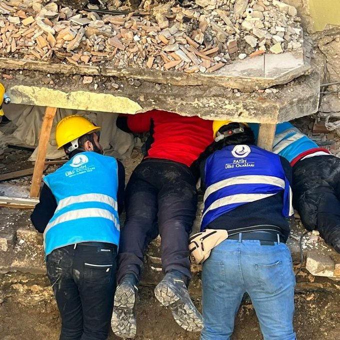 Ülkü Ocakları’nın Büyük Depremde Destansı Yardım Seferberliği