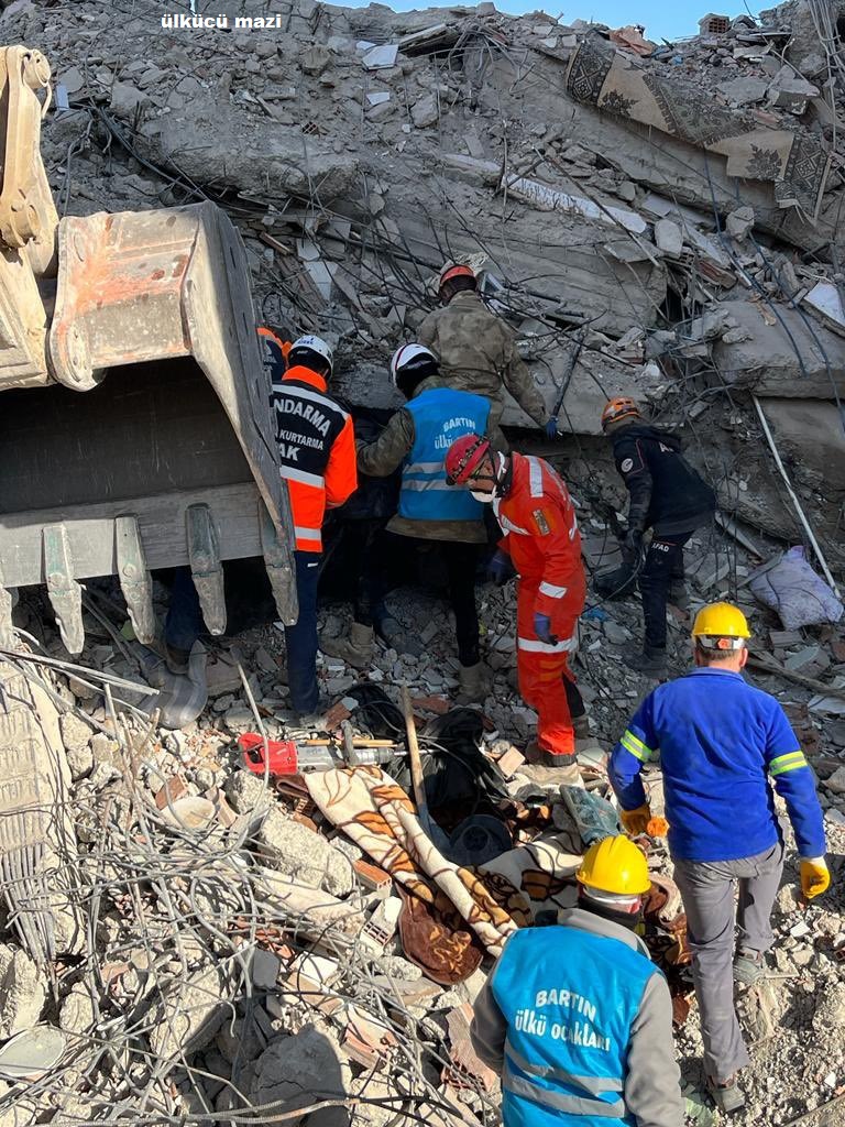 ÜLKÜ OCAKLARI BARTIN İL BAŞKANLIĞININ DEPREM BÖLGESİNDE ARAMA KURTARMA ÇALIŞMALARINI SÜRDÜRÜYOR. 2023