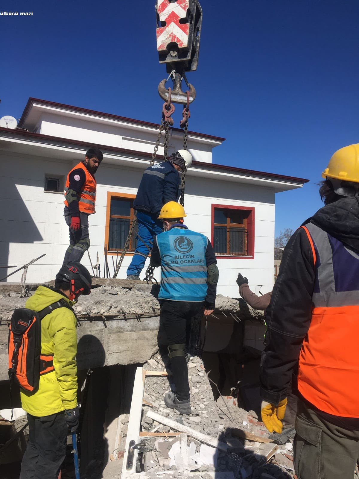 ÜLKÜ OCAKLARI BİLECİK İL BAŞKANLIĞININ DEPREM BÖLGESİNE ARAMA KURTARMA ÇALIŞMALARI SÜRÜYOR. 2023