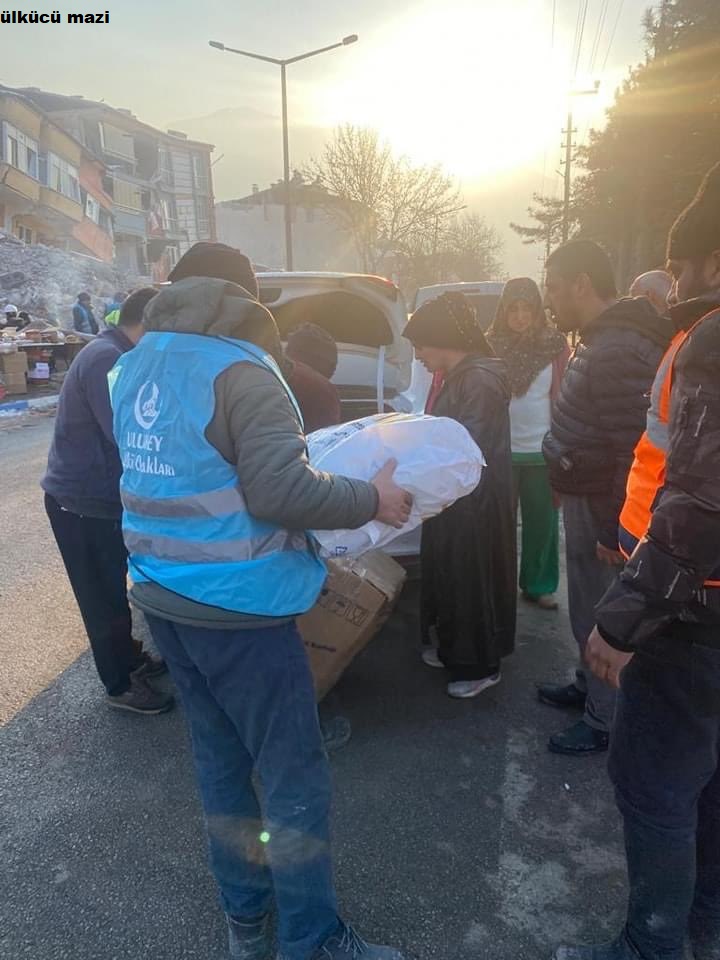 ÜLKÜ OCAKLARI UŞAK İL BAŞKANLIĞININ DEPREM BÖLGESİNE YARDIMLARI SÜRÜYOR. 2023