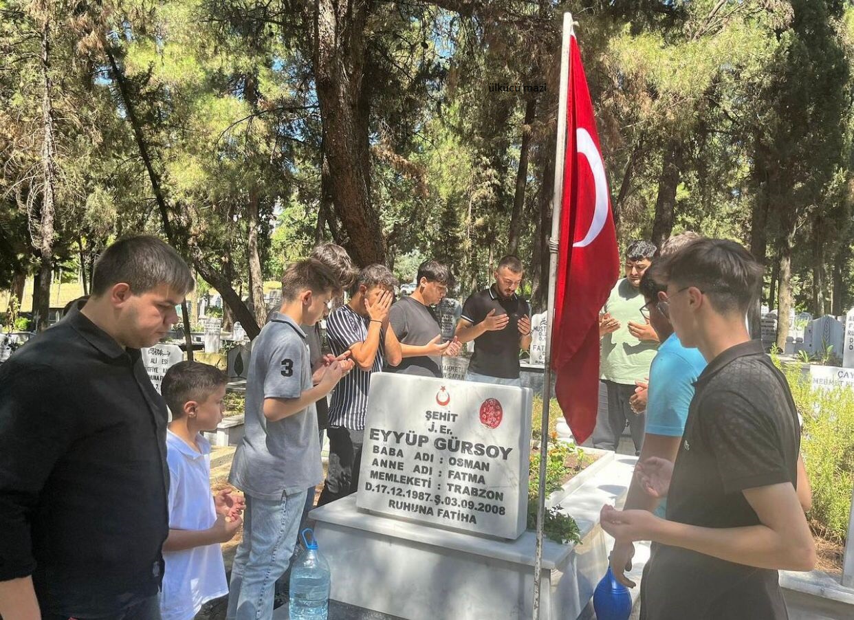 Ülkü Ocakları Bursa İl Başkanlığı Ortaöğretim Birimi Şehitlik Ziyareti