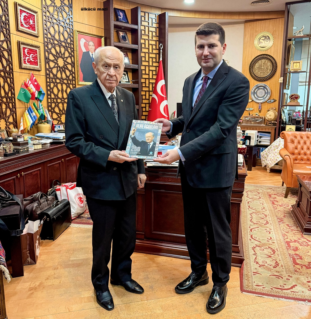 Ülkü Ocakları Genel Başkanımız Sayın Ahmet Yiğit Yıldırım, Ülkü Ocakları Dergimizin 250. Özel Sayısını Liderimiz Sayın Devlet Bahçeli Beyefendi’ye takdim etti.