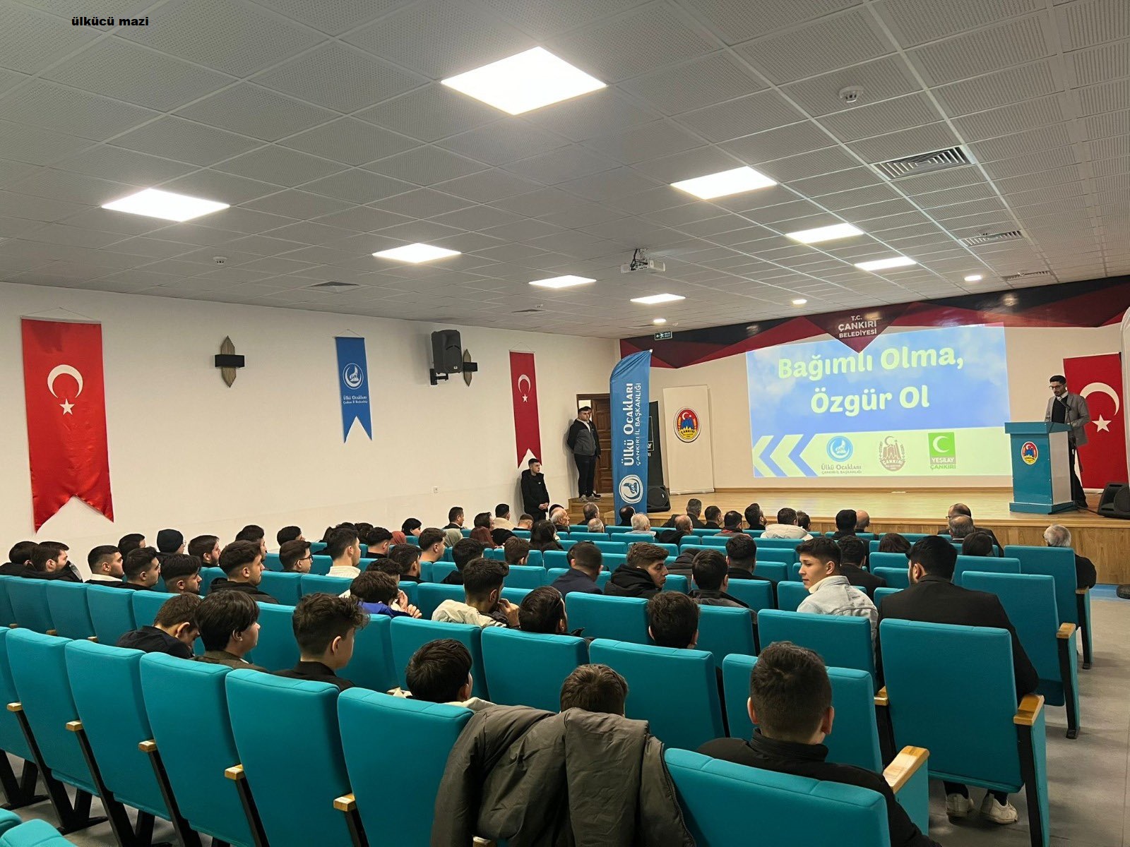 ÜLKÜ OCAKLARI ÇANKIRI İL BAŞKANLIĞI TARAFINDAN UYUŞTURUCU BAĞIMLILIĞI, TEKNOLOJİ BAĞIMLILIĞI VE KUMAR BAĞIMLILIĞI İLE MÜCADELE BAŞLIĞINDA KONFERANS DÜZENLENDİ. 2024