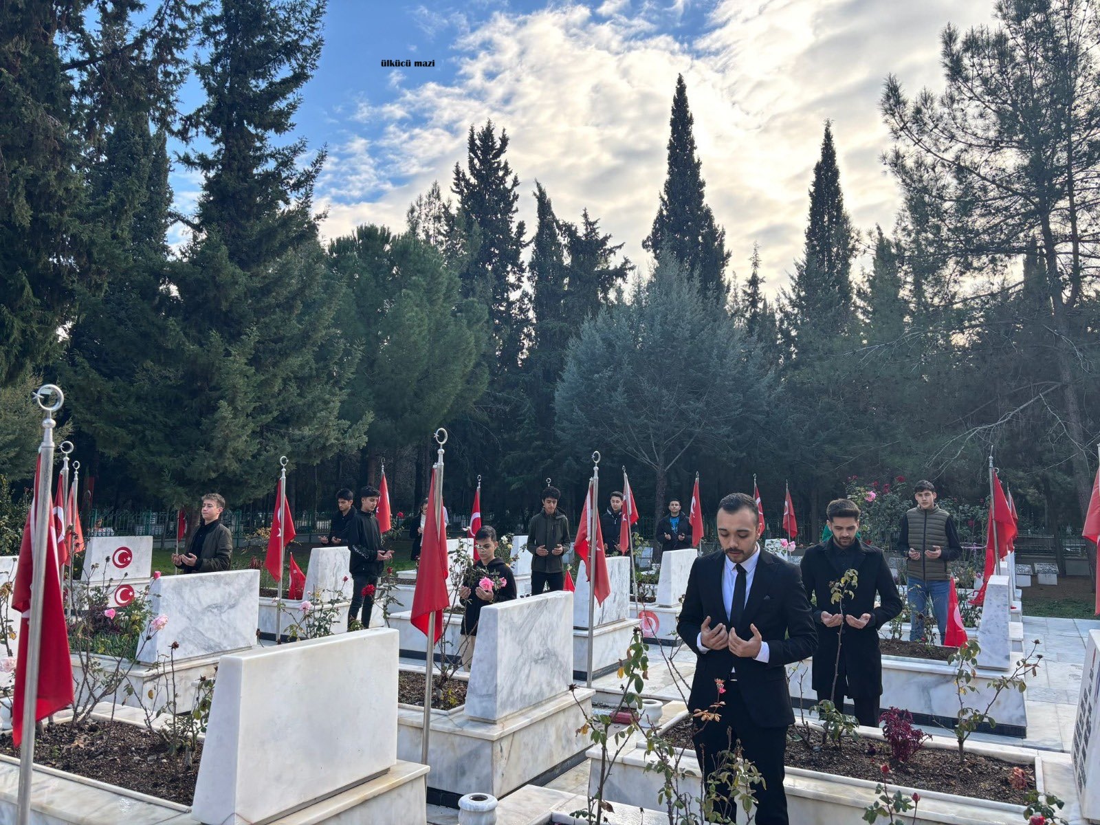 Ülkü Ocakları Adana İl Başkanlığı tarafından Kızılelma Ortaöğretim Yarıyıl Gelişim Programı Kapsamında E-spor turnuvası, Satranç, Bilgi Akını Oyunu Etkinlikleri ve Şehitlik Ziyaretleri Gerçekleştirildi. 2025