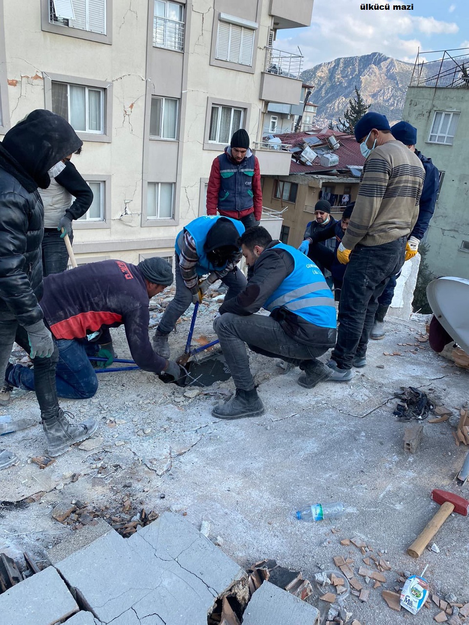 ÜLKÜ OCAKLARI GÜMÜŞHANE İL BAŞKANLIĞI DEPREM BÖLGESİNDE ARAMA-KURTARMA ÇALIŞMALARINI SÜRDÜRÜYOR. 2023