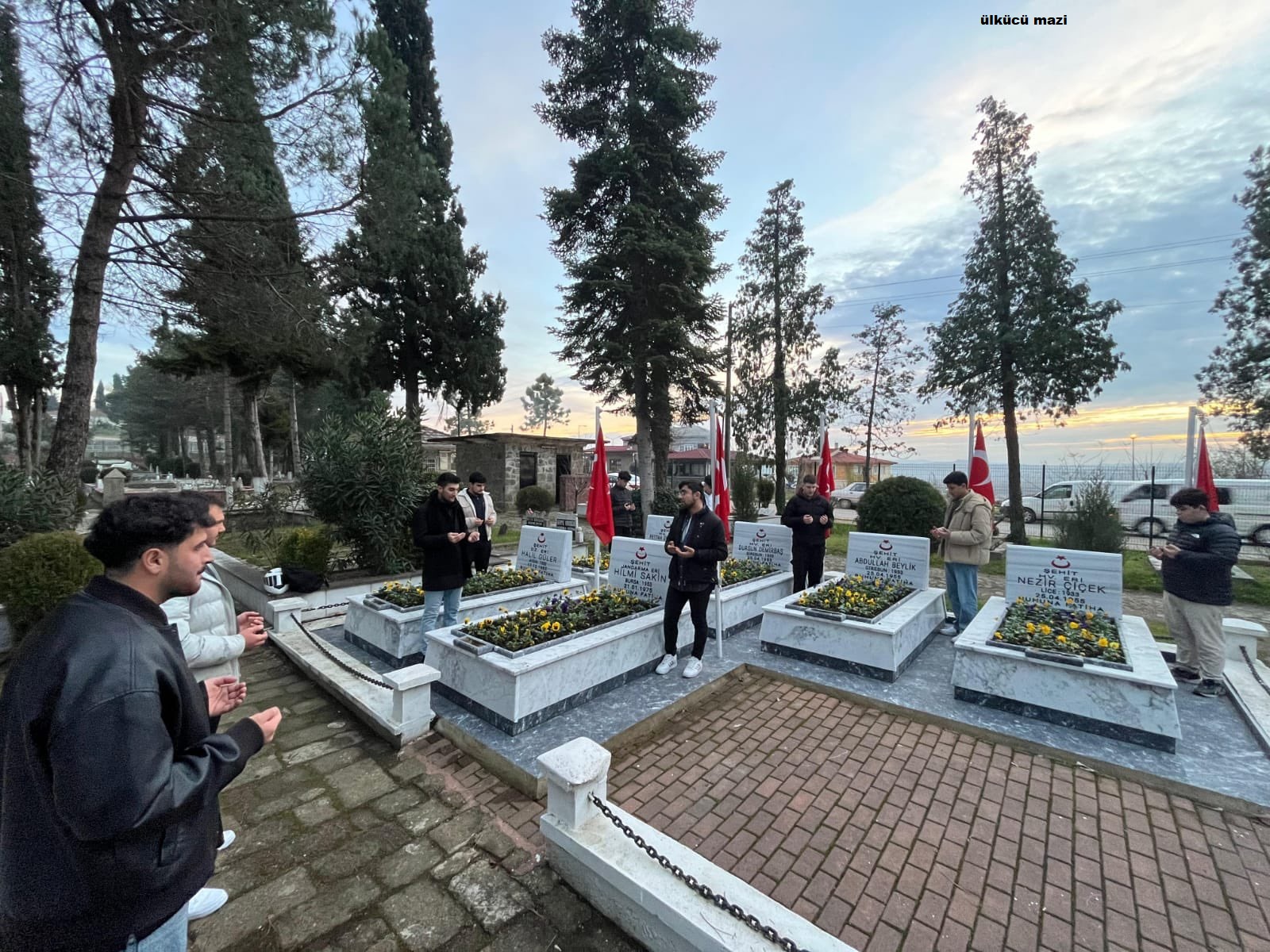 ÜLKÜ OCAKLARI BARTIN İL BAŞKANLIĞI TARAFINDAN KIZILELMA ORTAÖĞRETİM YARIYIL GELİŞİM PROGRAMI KAPSAMINDA ÇEŞİTLİ SPOR FAALİYETLERİ, KİTAP OKUMA VE MÜZE ZİYARETİ ETKİNLİKLERİ DÜZENLENEREK ŞEHİTLİK ZİYARETLERİ GERÇEKLEŞTİRİLDİ. 2025