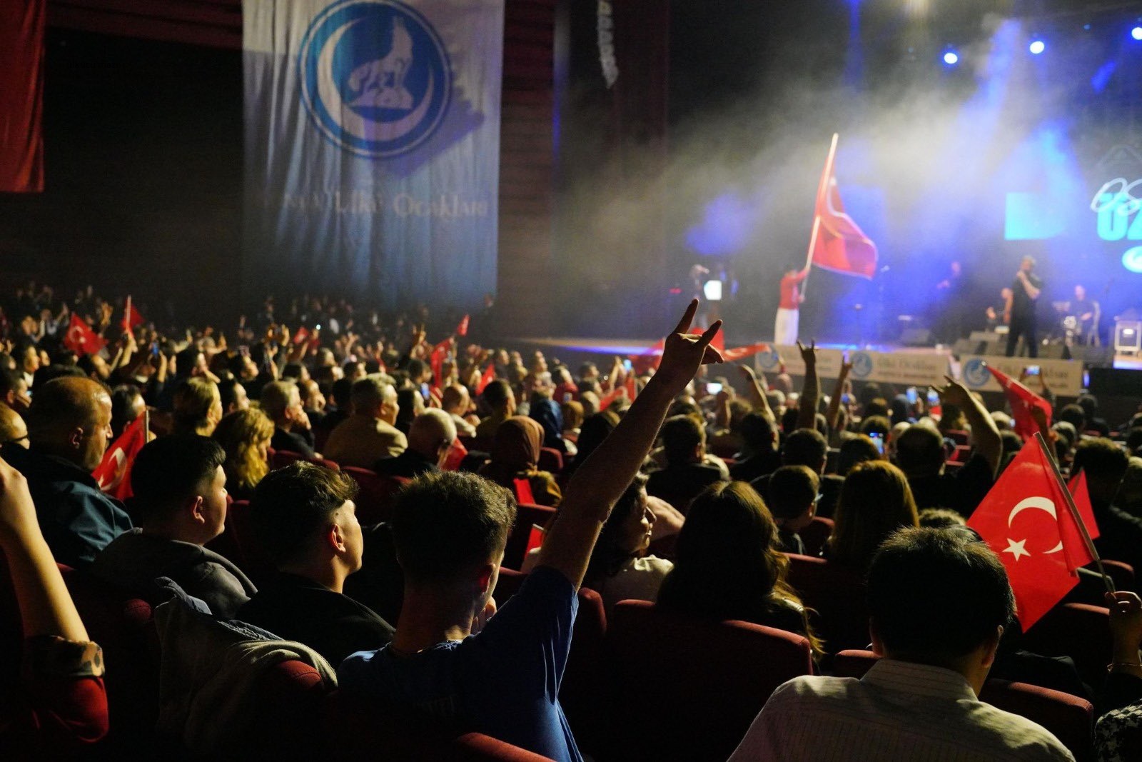 Ülkü Ocakları Konya İl Başkanlığı Tarafından Düzenlenen “Asırdan Nesile Kızıl Elma” Temalı Konserde Ülkü Ocakları Genel Merkez Sanatçılarımız Ali Kınık ve Osman Öztunç Sahne Aldı.2025